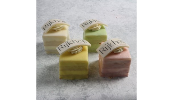 Cake petit fours met logo afbeelding